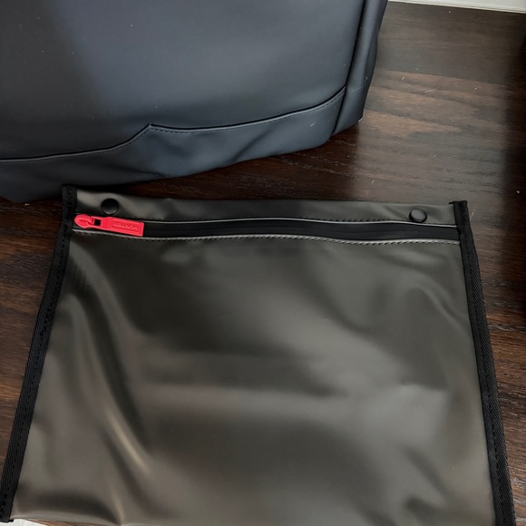 HUNTER Viral Top Clip Black Backpack! BRAND NEW - Picture 11 of 12